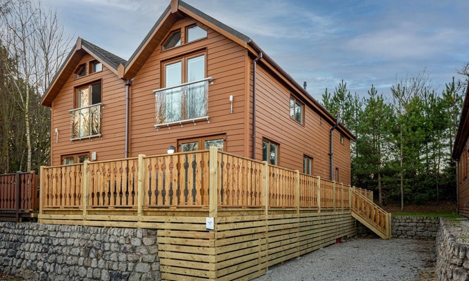 South Lakeland Leisure Village Cottage | LAKELAND LODGE, pet friendly, character holiday cottage in Carnforth