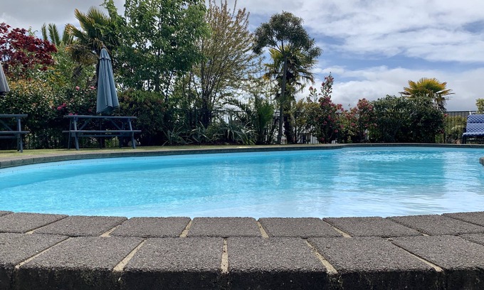 Two Mile Bay Hotel | Lakeland Resort Taupo