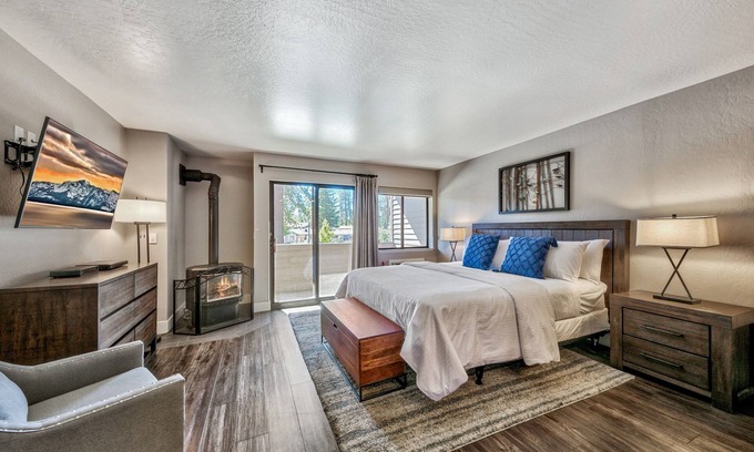 South Lake Tahoe Condo | Lakeland Village #118 Beautifully Updated Studio-Family of 4, Pool View, A/C