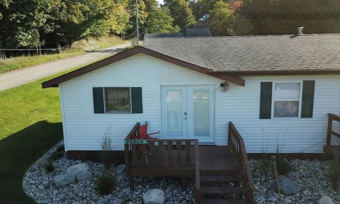 Ludington Cottage | Lakelure Cottages - Perch