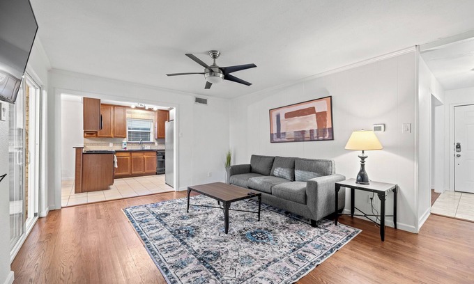 Lake Highlands House | Lakemere Retreat: Stylish 3-Bedroom Haven