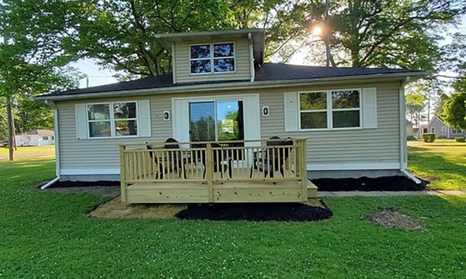 Madison-on-the-Lake Cottage | LakePointe Shores #9 Tranquil 3 bedroom cottage, enchanting Madison on the Lake