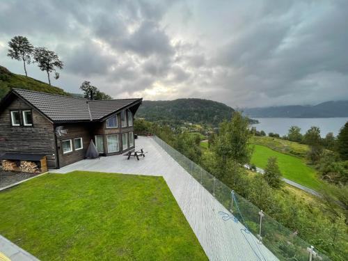 Lund House | Lakes and mountain, we got both!