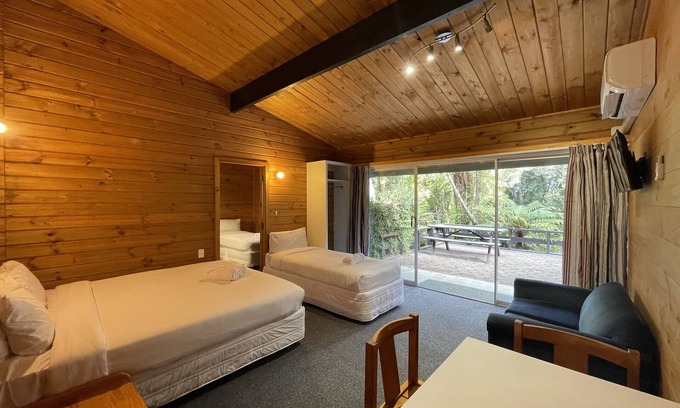 Lake Okataina Cabin | Lakes Lodge Okataina