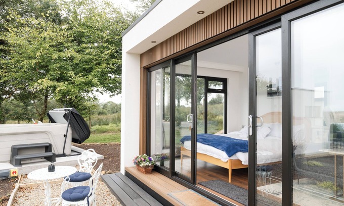 Enniskillen House | Lakescape: Self-Catering Lodges (RODOS) With Hot Tub