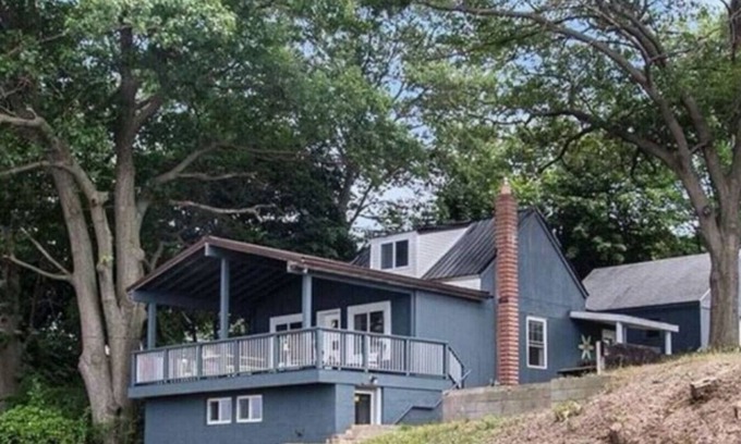 Lakeside House | Lakeshore Comfort | Lakeview Family Getaway