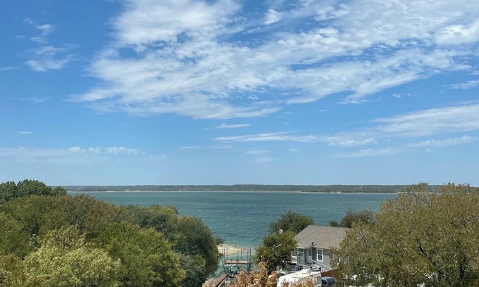 Lake Bridgeport House | LakeShore -Cozy Lake House