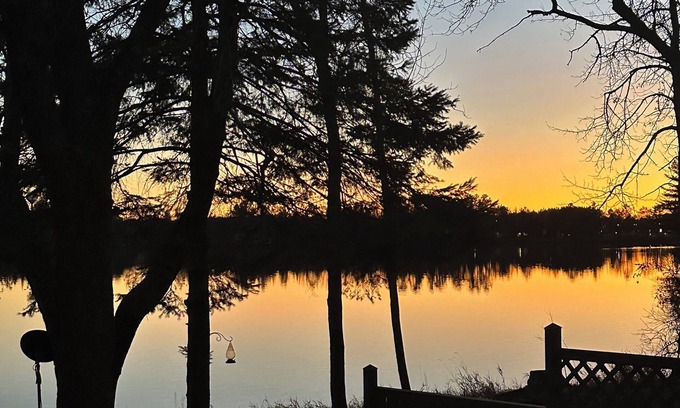 Moose Lake Cabin | Lakeshore family cabin retreat