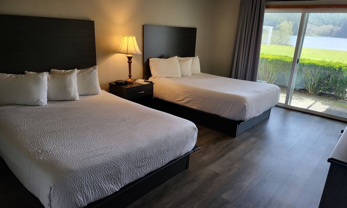 Lakeside Hotel | Lakeshore Lodge