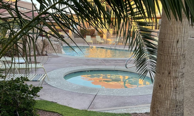 Lake Havasu City Condo | Lakeshore LUX - walk to the lake!