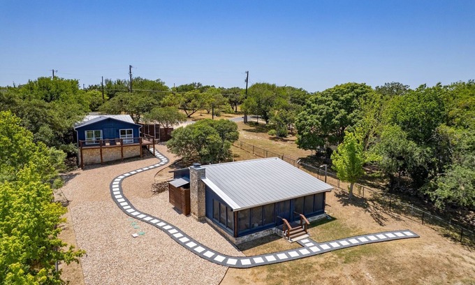 Spicewood House | Lakeshore Oasis-Private Dock-2 Homes in 1!