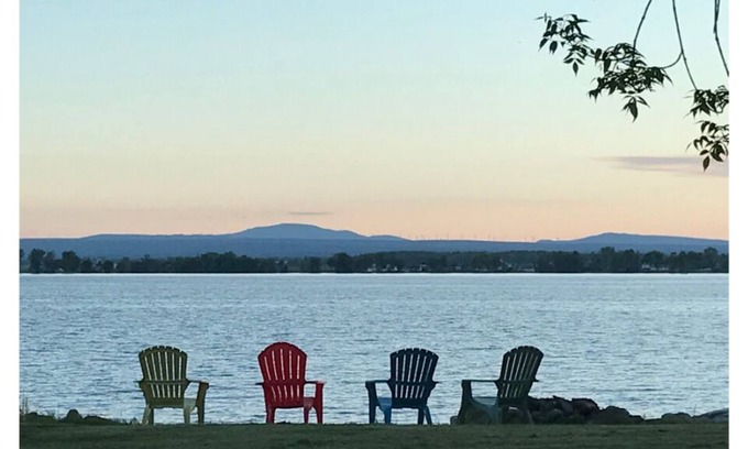 Champlain Cottage | Lakeshore Summer Cottage - Upstate NY