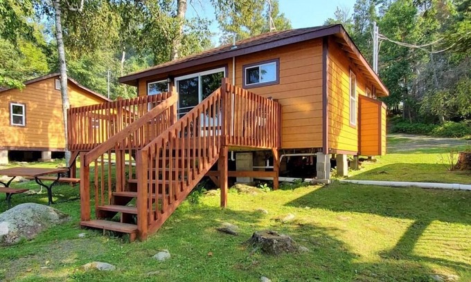 Ray Cabin | Lakeside 2 Bedroom Boulder Cabin on Kab
