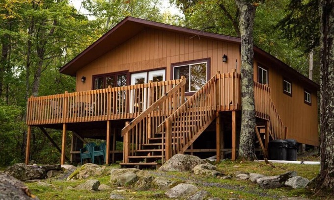 Ray Cabin | Lakeside 2 Bedroom Wolf's Den Cabin on Kab