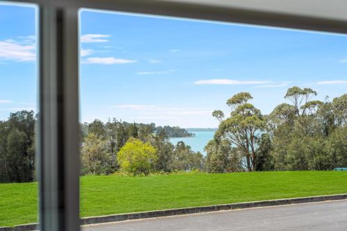 Koonawarra Apartment | Lakeside 3 Bedrooms House