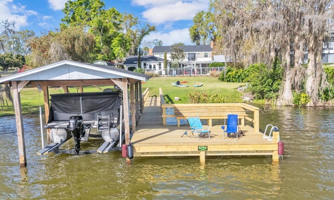 Winter Haven House | Lakeside Adventure Retreat w/Heated Pool, Fishing Dock, Game Room & Optional 1 hr Boat Cruise*