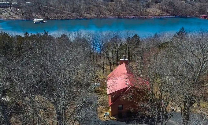 Golden House | Lakeside Beautiful Cabin with Loft & Balls