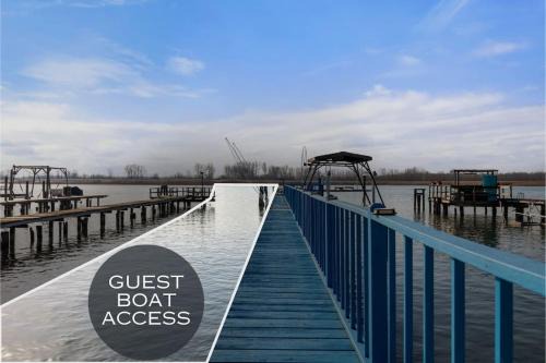 Pearl Beach Apartment | Lakeside Bliss 2BR, 1BA with All Modern Comforts