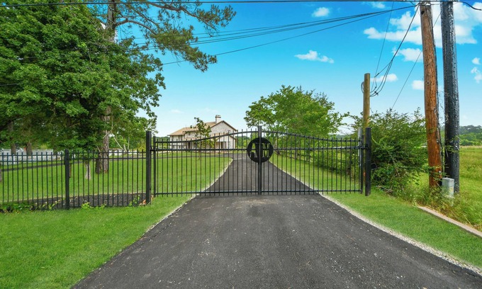Blue Bell Estates House | Lakeside bliss awaits your stay!