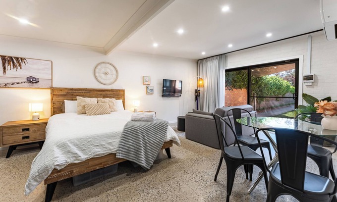 Lake Wendouree Apartment | Lakeside Bliss | Top location Guesthouse