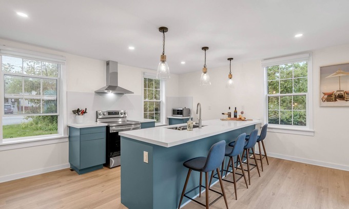 Port Hope House | Lakeside Bliss With Breathtaking View: Villa With Direct Access To The Lake.