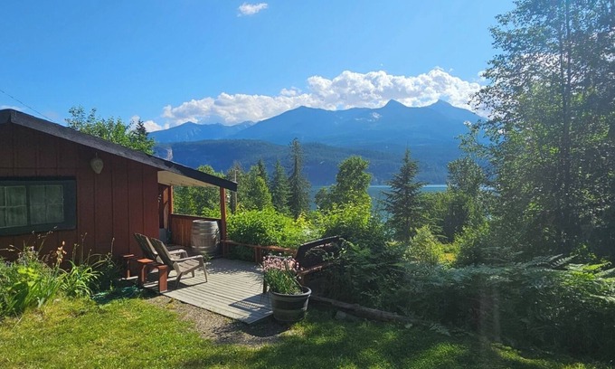 Kaslo Cabin | Lakeside Bungalow Cabin at Paradise Hills