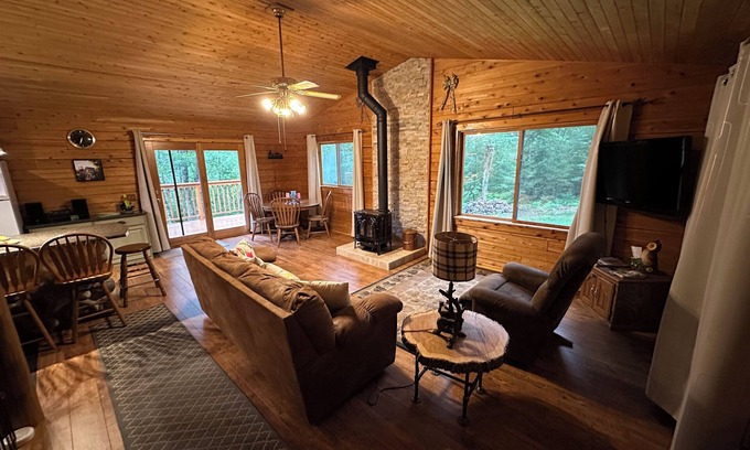 Athelstane Cabin | Lakeside Cabin "Serenity"