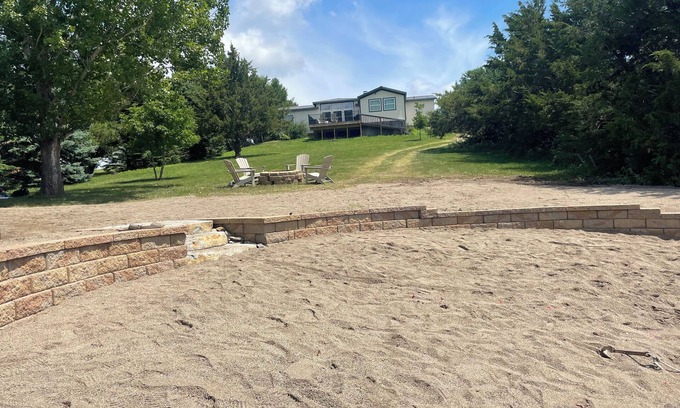 Aberdeen House | Lakeside Cabin 10 miles from Aberdeen, SD