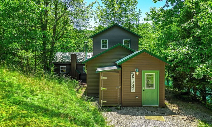Sandyville Cabin | Lakeside Cabin | Fish Swim Kayak