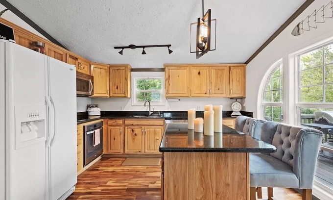 Ashland City Cabin | Lakeside Cabin Minutes From Downtown Nashville