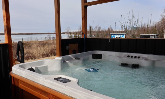 Big Lake Cabin | Lakeside Cabin. Perfect for an Individual or a Couple. Hot Tub. Pet friendly.