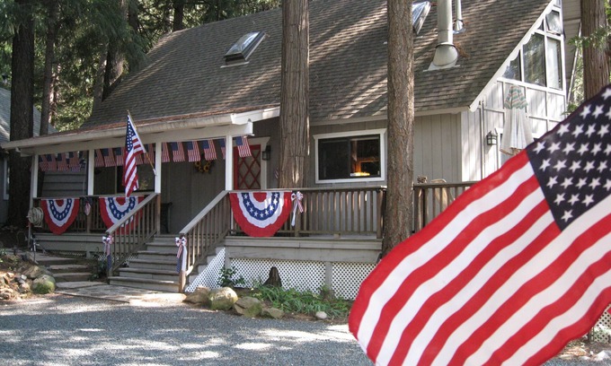 Nevada City Ski Chalet | 'Lakeside, Camp-Run-A-Muck', 4 Bdrm, 2 Bath - Can Sleep 8. Check our reviews