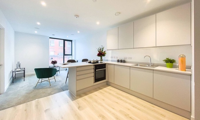 Trafford Apartment | Lakeside - Central Apartment - Free Parking - Cinema Room