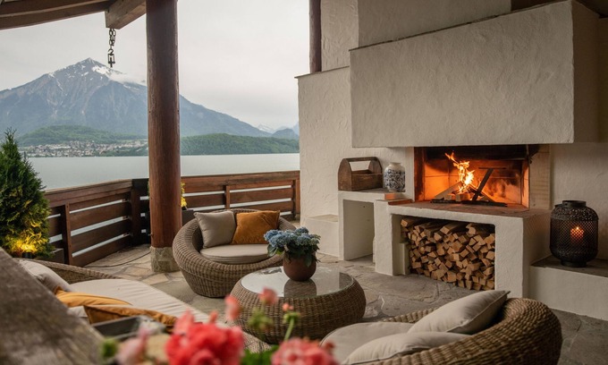 Goldiwil Ski Chalet | Lakeside Chalet with Panorama View