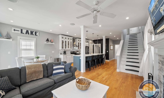 Delavan Lake House | Lakeside Comfort in Delavan Home