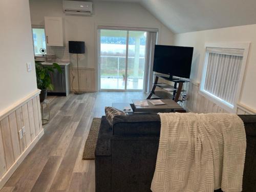 Regional District of Nanaimo Apartment | Lakeside Cottage