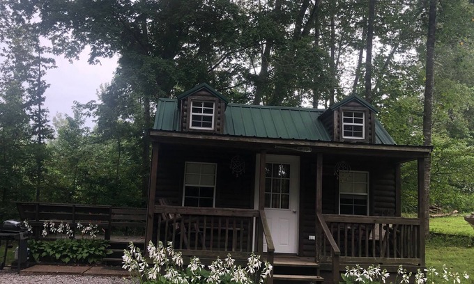 Crofton Cottage | Lakeside Cottage, Fishing, Canoe & Kayak, Pet Friendly, Golf and Hiking Nearby