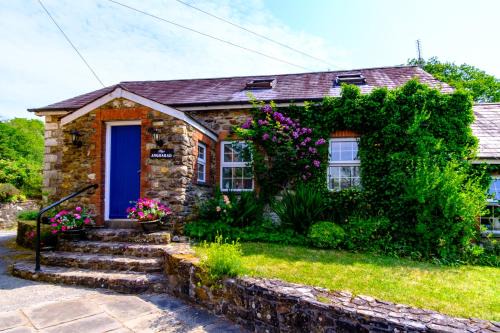 Llanpumsaint House | Lakeside Cottage