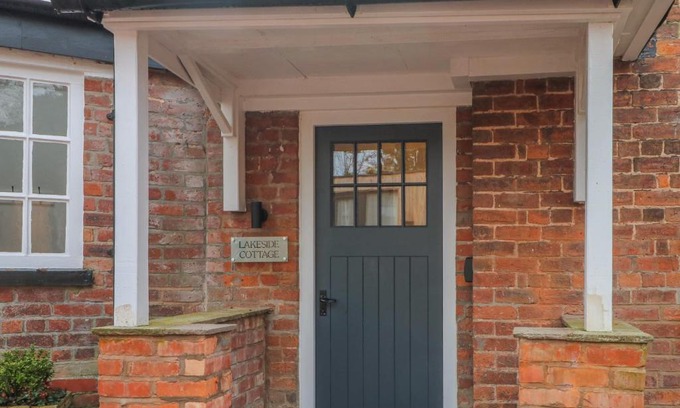 Macclesfield House | Lakeside Cottage