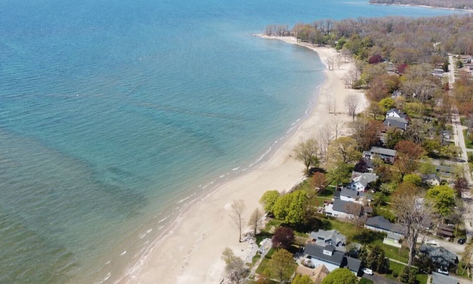 Fort Erie House | Lakeside Cottage @ Historical Fort Erie