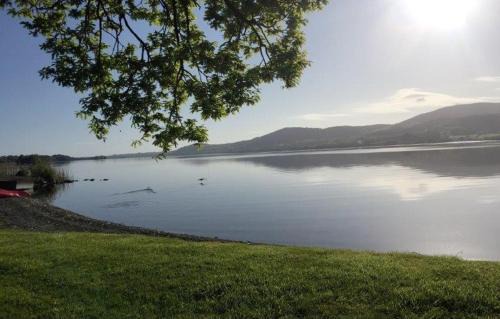 Ogonnelloe House | Lakeside Cottage