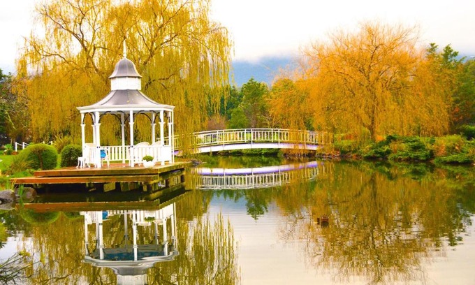 Kilsyth South Bed & Breakfast | Lakeside Cottage Luxury B&B