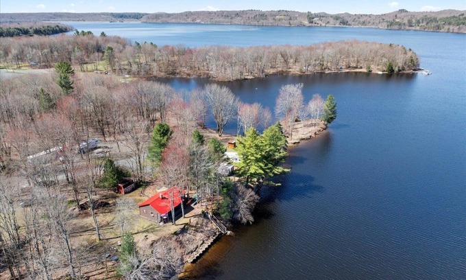 Cold Brook Cabin | LAKESIDE COTTAGE - “NEW” Waterfront Vacation Rental, Full Lake Access, Kayaks