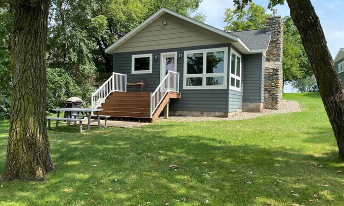 Sauk Centre Cottage | Lakeside Cottage on the Water