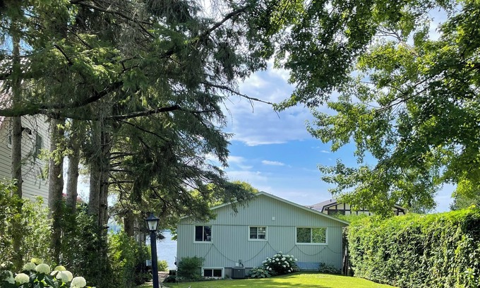 Ramara Cottage | Lakeside cottage with panoramic view, 80 minutes from Toronto