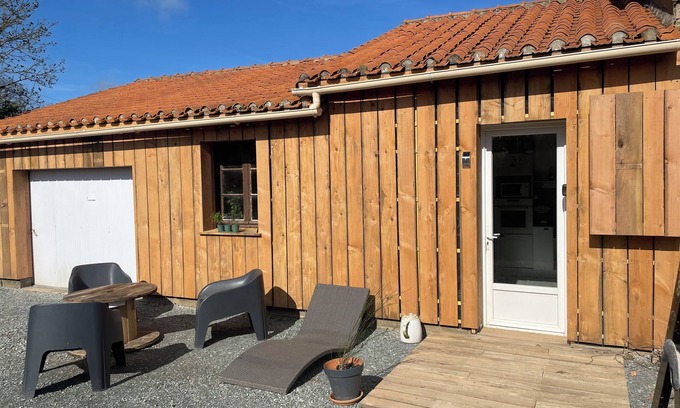 Monsireigne House | Lakeside country house. 25 min from puy du fou. Nature and calm