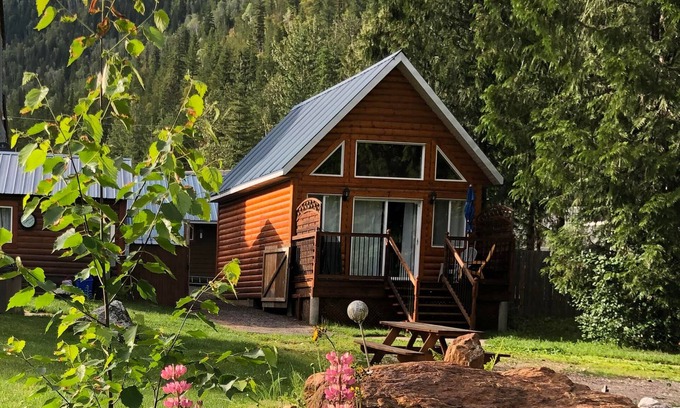 Revelstoke Cabin | Lakeside Cozy Mackenzie Cabin Between Revelstoke and Sicamous, BC