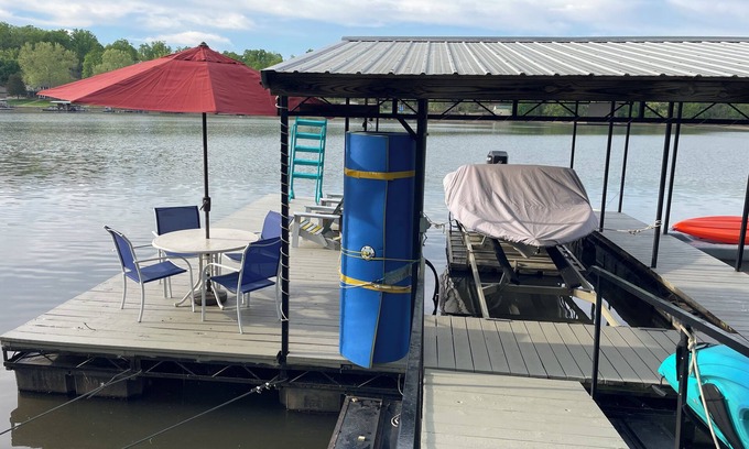 Gravois Mills House | Lakeside Dreaming! 2b-2b, Sleeps 6, Lake of the Ozarks.