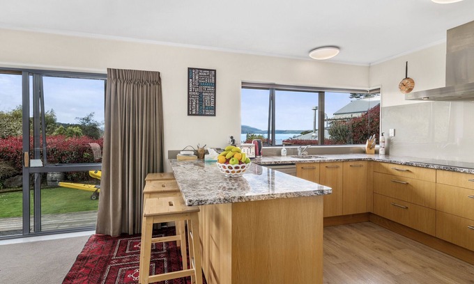 Lake Tarawera Cottage | Lakeside Escape - Lake Tarawera Holiday Home