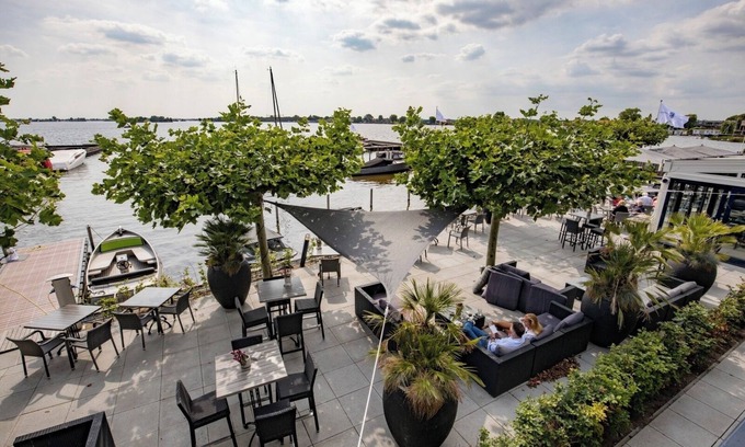 Oud-Loosdrecht House | Lakeside Escape with Marina Access, Nature Paths and Fresh Local Cuisine